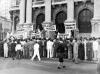 Manifestação antifascista em frente ao Teatro Municipal.