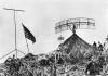 Radar situado ao lado da famosa bandeira de Iwo Jima.