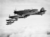 Seis caças Hurricane da British Royal Navy Fleet Sea Air Arm operando a partir de Yeoviton, Reino Unido voando em formação.