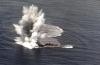 Torpedo a atingir I-400 no lado estibordo.