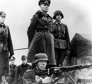 Rommel inspeccionando as defesas costeiras na costa francesa do Atlântico.