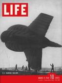 Capa de 9 de Março de 1942 da Revista LIFE apresenta um balão americano e a sua tripulação algures no campo.