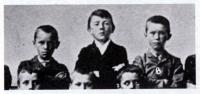 Adolf Hitler ainda em criança.