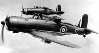 Dois aviões Blackburn Roc em voo.