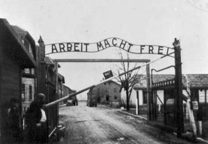 Portão de entrada de Auschwitz.