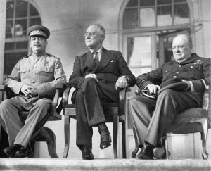Estaline, Roosevelt e Churchill na Conferência de Teerão (embaixada russa).