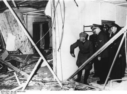 Visita de Mussolini a Hitler na Toca do Lobo após a tentativa de assassinato a Hitler.