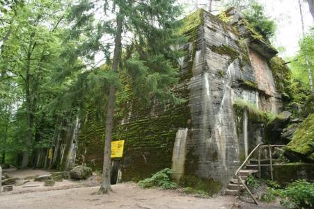 Bunker de Hitler na Toca do Lobo em ruínas na actualidade.