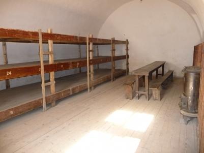 Celas Comunitárias no interior das muralhas das fortificações num pátio do Pequeno Forte em Theresienstadt.