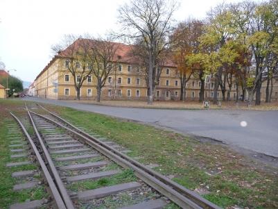 Caminho de ferro para a Fortaleza Principal de Theresienstadt que também permite a ligação ao crematório.