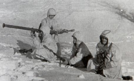 Soldados da FEB com bazuca nos Apeninos durante o inverno de 1944/1945.