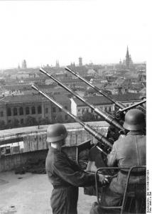 Anti-aérea Flakvierling 38 montada no topo de uma Torre Flak.