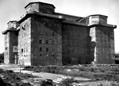 Torre Flak após o fim da guerra.