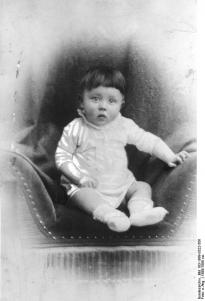 Retrato de Adolf Hitler ainda em criança.