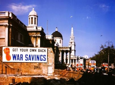 Vista de Londres, com danos dos bombardeamentos alemães.