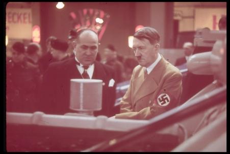 Adolf Hitler no Exposição Internacional do Automóvel de 1939 em Berlim.